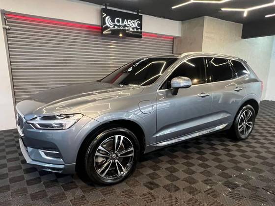 VOLVO XC60 2.0 T8 HYBRID MOMENTUM AWD GEARTRONIC